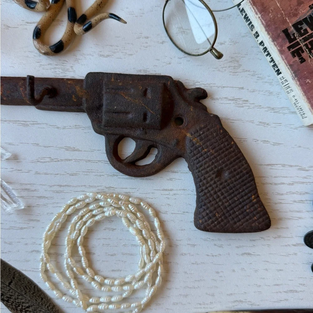 Vintage Rusty Patina Cowboy Gun Wall Hooks Decor